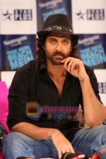 Hrithik Roshan on the sets of Farah Khan_s chat show Tere Mere Beach Mein in Filmcity on 16th Aug 2009 (3)